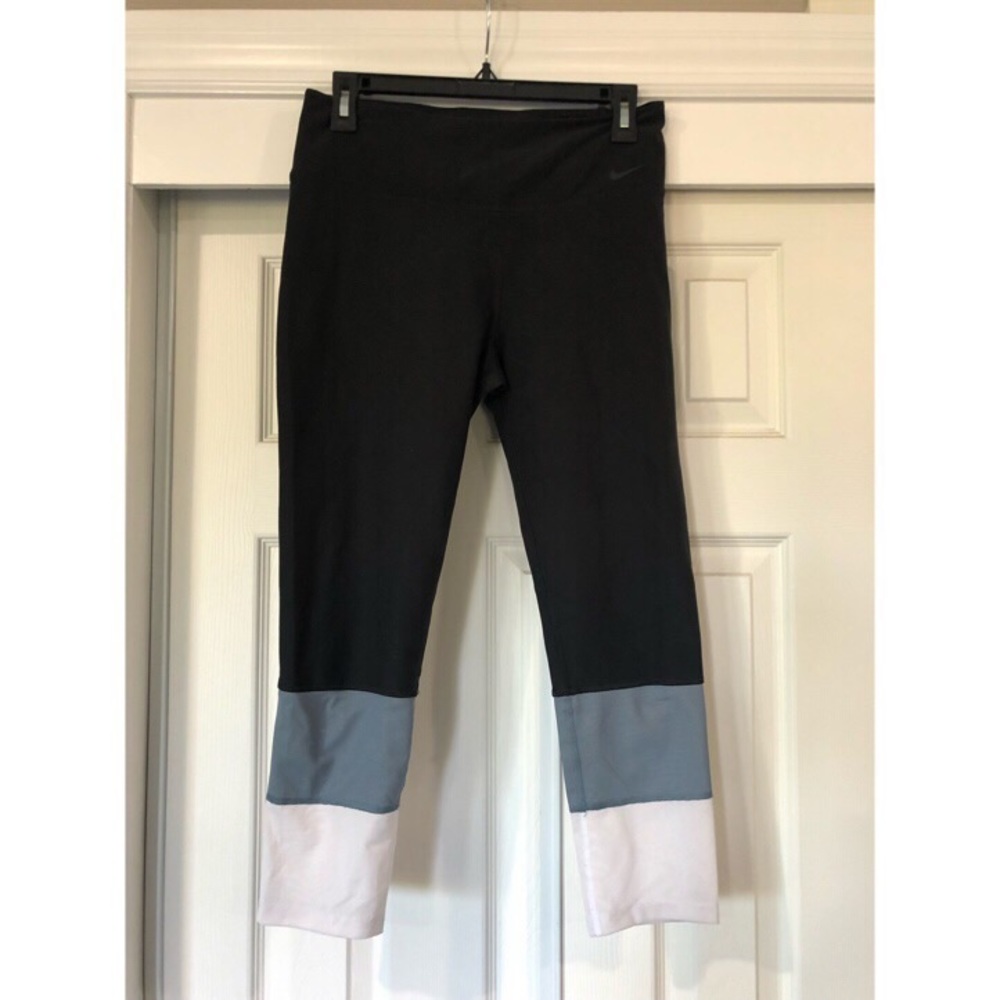Nike Capri Leggings size Medium